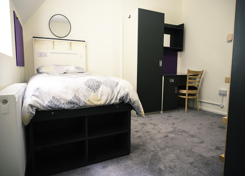 Newcomb accomodation bedroom