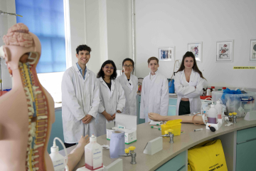 Academic Summer students performing a dissection on their Get Ready for Medicine program in London